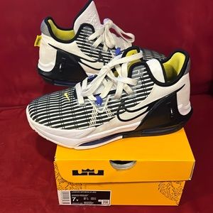 Lebron Witness VI (GS) boys shoes